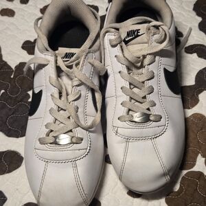 Nike White and Black Sneakers